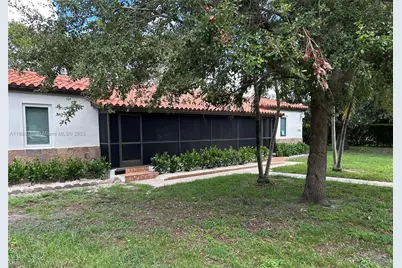 11201 NE 10th Ave, Biscayne Park, FL 33161 - Photo 7