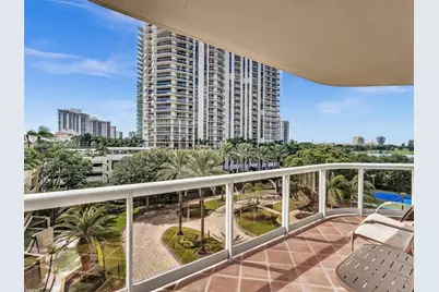 20191 E Country Club Dr #511, Aventura, FL 33180 - Photo 25