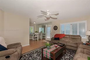 576 Burgundy L, Delray Beach, FL 33484 - Photo 3