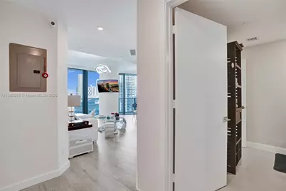 55 SW 9th St #2201, Miami, FL 33130 - Photo 37