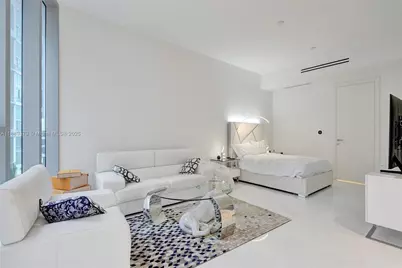 300 Biscayne Blvd Way #505C, Miami, FL 33131 - Photo 9