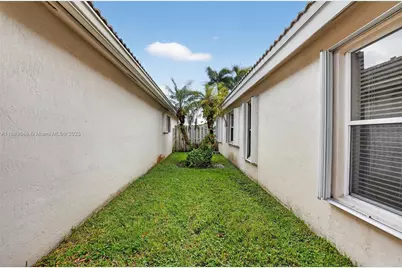 8895 Harrods Dr, Boca Raton, FL 33433 - Photo 39