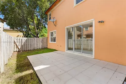 8450 NW 113th Psge, Doral, FL 33178 - Photo 9