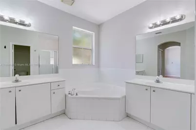 8450 NW 113th Psge, Doral, FL 33178 - Photo 21