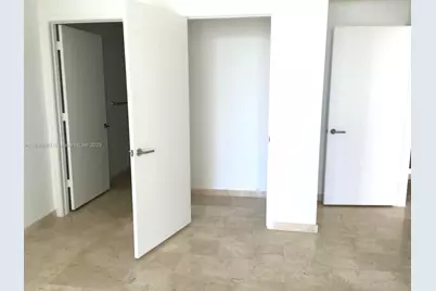 68 SE 6th St #1809, Miami, FL 33131 - Photo 9