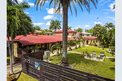 2625 NE 13th Ct, Fort Lauderdale, FL 33304 - Photo 5