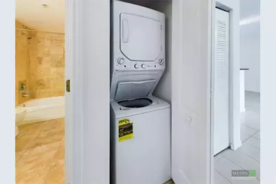 425 NE 30th St #402, Miami, FL 33137 - Photo 11