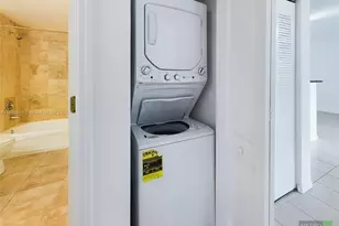 425 NE 30th St, Miami, FL 33137 - Photo 11