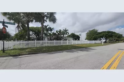 200 NW 9th St, Boca Raton, FL 33432 - Photo 51