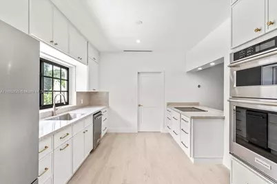 1426 Robbia Ave, Coral Gables, FL 33146 - Photo 11