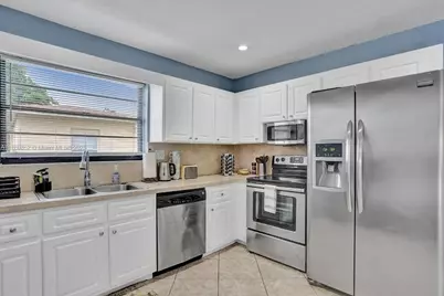 208 SW 2nd Ave, Hallandale Beach, FL 33009 - Photo 23