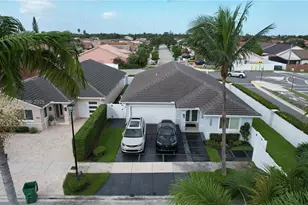 14562 NW 88th Pl, Miami Lakes, FL 33018 - Photo 3