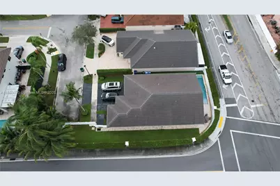 14562 NW 88th Pl, Miami Lakes, FL 33018 - Photo 9