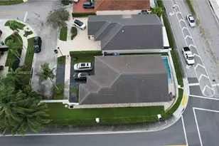 14562 NW 88th Pl, Miami Lakes, FL 33018 - Photo 9