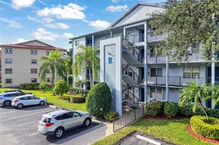 900 SW 125th Way, Pembroke Pines, FL 33027 - Photo 1