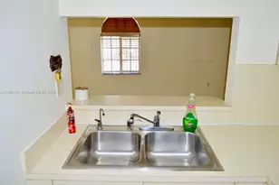 8851 NW 119th St, Hialeah Gardens, FL 33018 - Photo 13