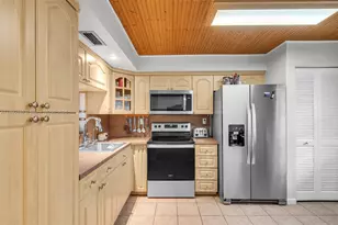 1100 Colony Point Cir, Pembroke Pines, FL 33026 - Photo 9