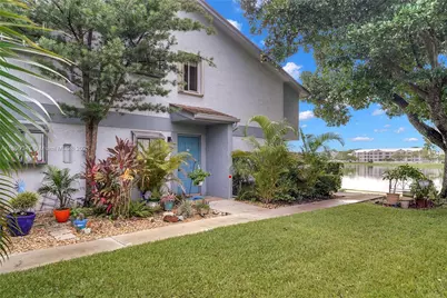 2737 S Oakland Forest Dr #204, Oakland Park, FL 33309 - Photo 1