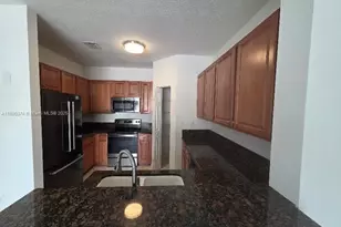 11525 NW 71st St, Doral, FL 33178 - Photo 7