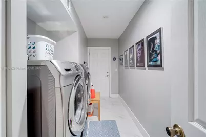 1017 NE 202nd Ln, Miami, FL 33179 - Photo 21