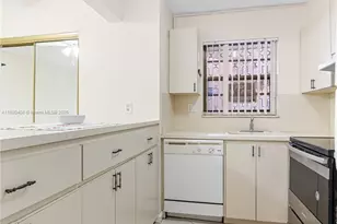 8895 Fontainebleau Blvd, Miami, FL 33172 - Photo 19