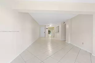 8895 Fontainebleau Blvd, Miami, FL 33172 - Photo 11