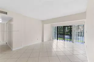 8895 Fontainebleau Blvd, Miami, FL 33172 - Photo 15