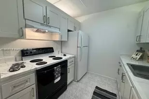 13450 SW 3rd St, Pembroke Pines, FL 33027 - Photo 3