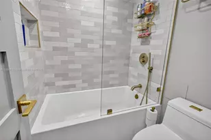 100 Bayview Dr, Sunny Isles Beach, FL 33160 - Photo 23