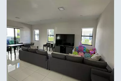 8283 NW 47th Ln, Doral, FL 33166 - Photo 3