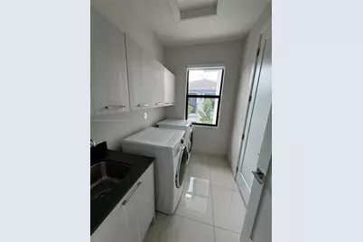 8283 NW 47th Ln, Doral, FL 33166 - Photo 15