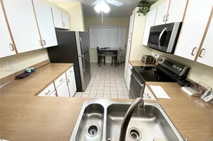 10540 E Clairmont Cir, Tamarac, FL 33321 - Photo 11