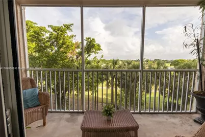 250 Jacaranda Dr #305, Plantation, FL 33324 - Photo 17