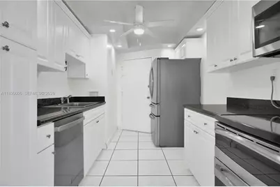 5401 Collins Ave #819, Miami Beach, FL 33140 - Photo 27