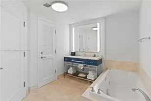 4401 Collins Ave, Miami Beach, FL 33140 - Photo 23