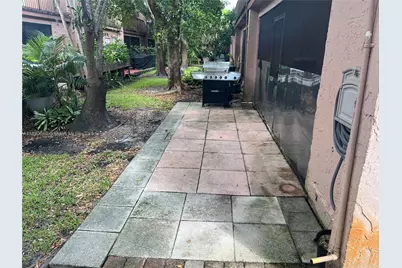 12 Madrid Ln #1-18, Davie, FL 33324 - Photo 25