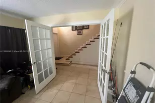 12 Madrid Ln, Davie, FL 33324 - Photo 11