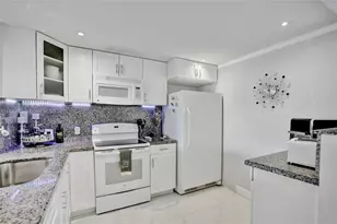 1889 S Ocean Dr, Hallandale Beach, FL 33009 - Photo 17