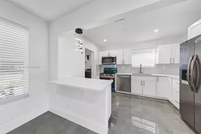 3210 N 72nd Way, Hollywood, FL 33024 - Photo 11