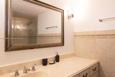 5555 Collins Ave #11U, Miami Beach, FL 33140 - Photo 17