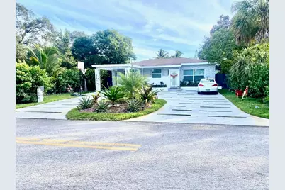 390 NE 165th St, Miami, FL 33162 - Photo 1