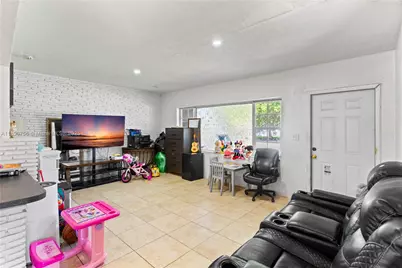 5724 McKinley St, Hollywood, FL 33021 - Photo 7