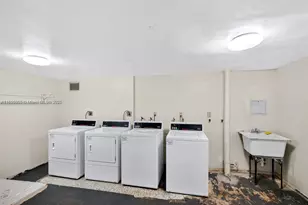 1351 NE Miami Gardens Dr, Miami, FL 33179 - Photo 17