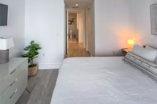 121 NE 34th St, Miami, FL 33137 - Photo 15