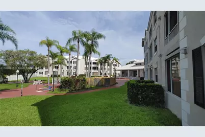 2850 N Oakland Forest Dr #309, Oakland Park, FL 33309 - Photo 1