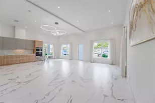 635 SW 9th St, Hallandale Beach, FL 33009 - Photo 1