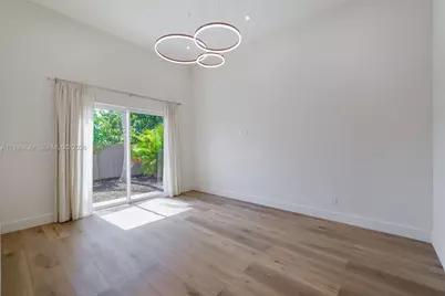 635 SW 9th St, Hallandale Beach, FL 33009 - Photo 11