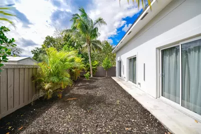 635 SW 9th St, Hallandale Beach, FL 33009 - Photo 29