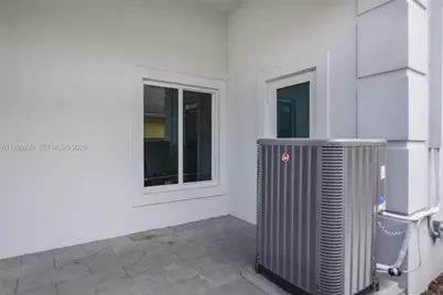 635 SW 9th St, Hallandale Beach, FL 33009 - Photo 27