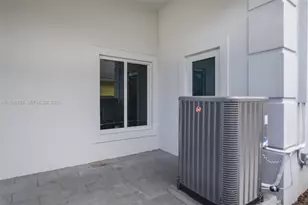 635 SW 9th St, Hallandale Beach, FL 33009 - Photo 27